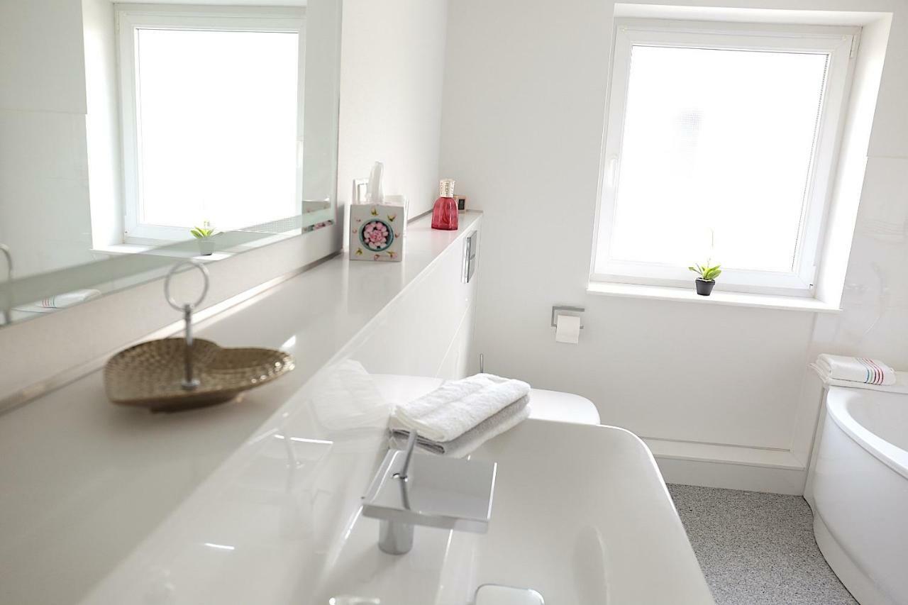 Modernes Stadthaus | Parkplatz | Wifi | Bad&Dusche | Kueche Hannover Exterior photo